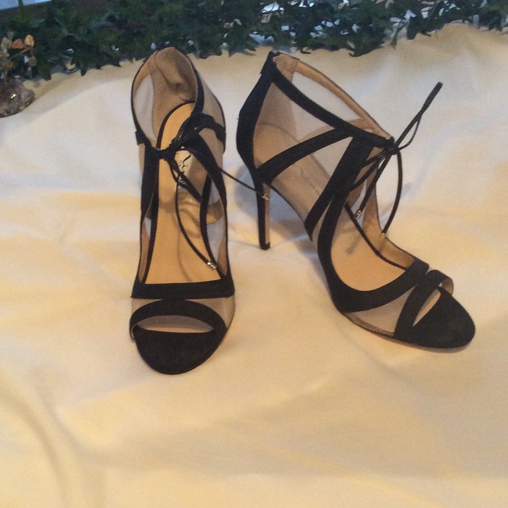 Black & Peau de Soie/ Champagne